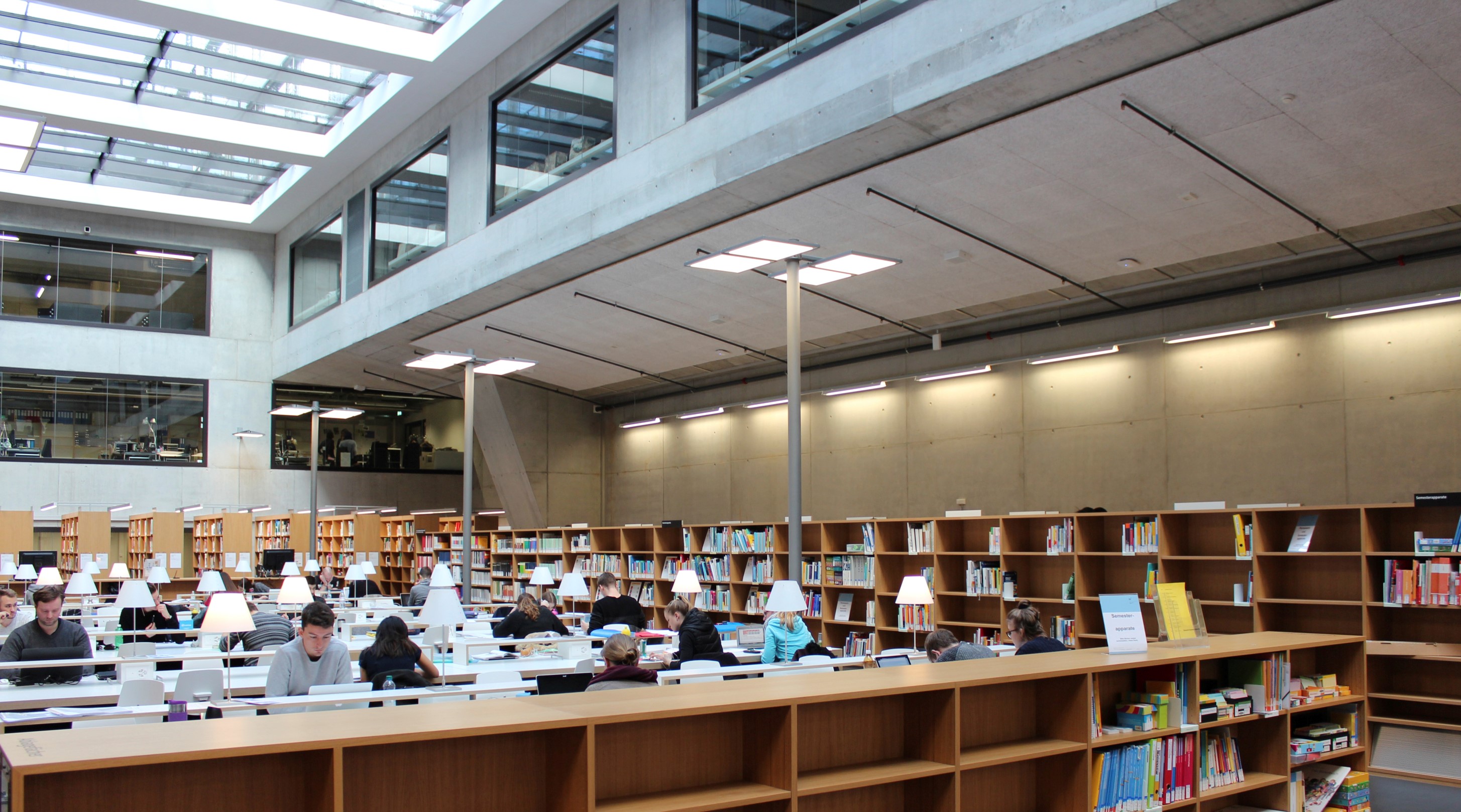 Bildung; Universität Fachhochschule Forschung; Bibliothek Bücher Literatur; Architektur; Universität Fachhochschule; Mögl. Sujets Regierungsrat